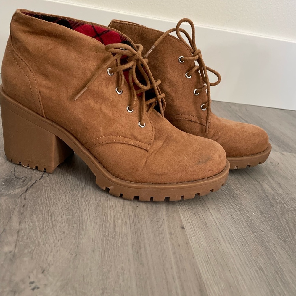 Lace up tan caramel platform ankle boots
